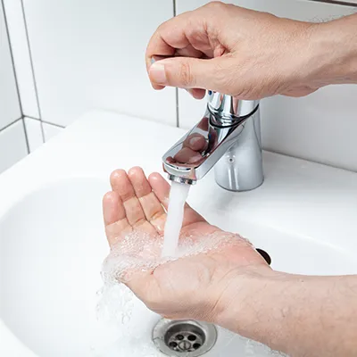 Mniej wody, więcej higieny: nowe wyzwanie dla placówek opieki zdrowotnej